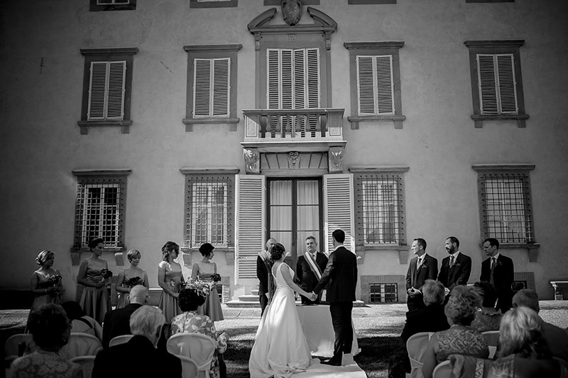 A civil wedding in the grounds of a historic villa