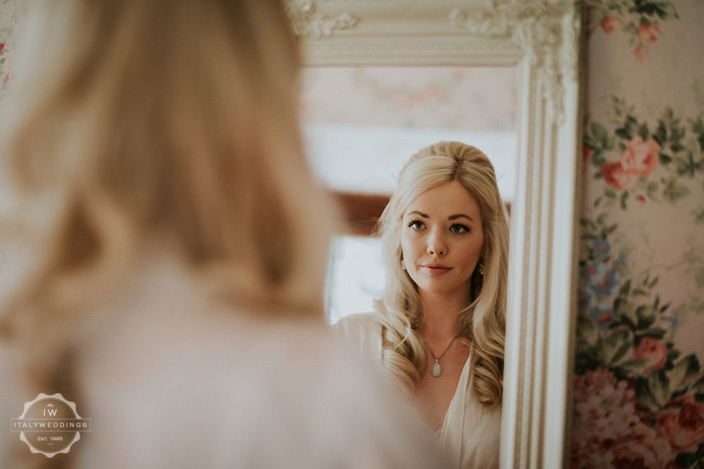 Villa wedding Tuscany getting ready