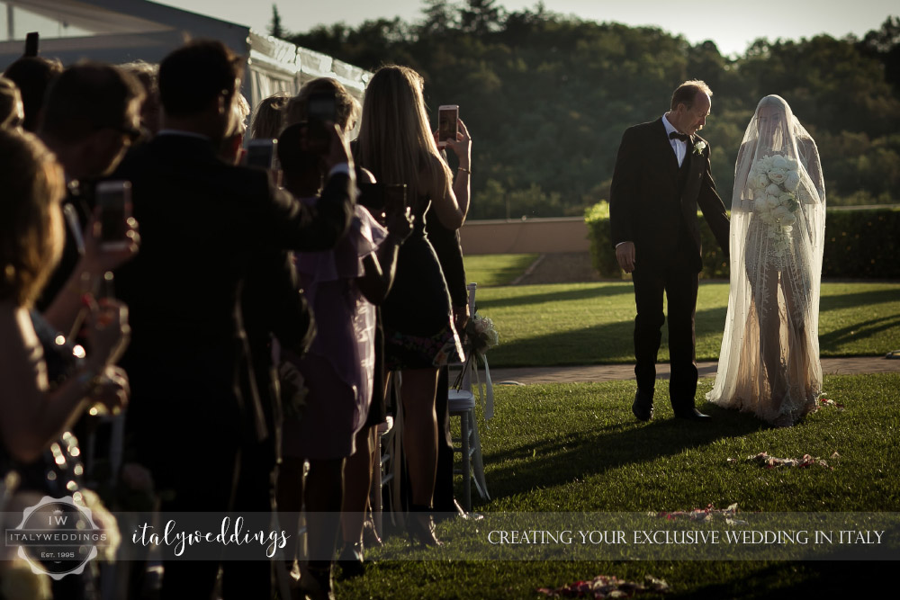 Italy wedding bride arrives