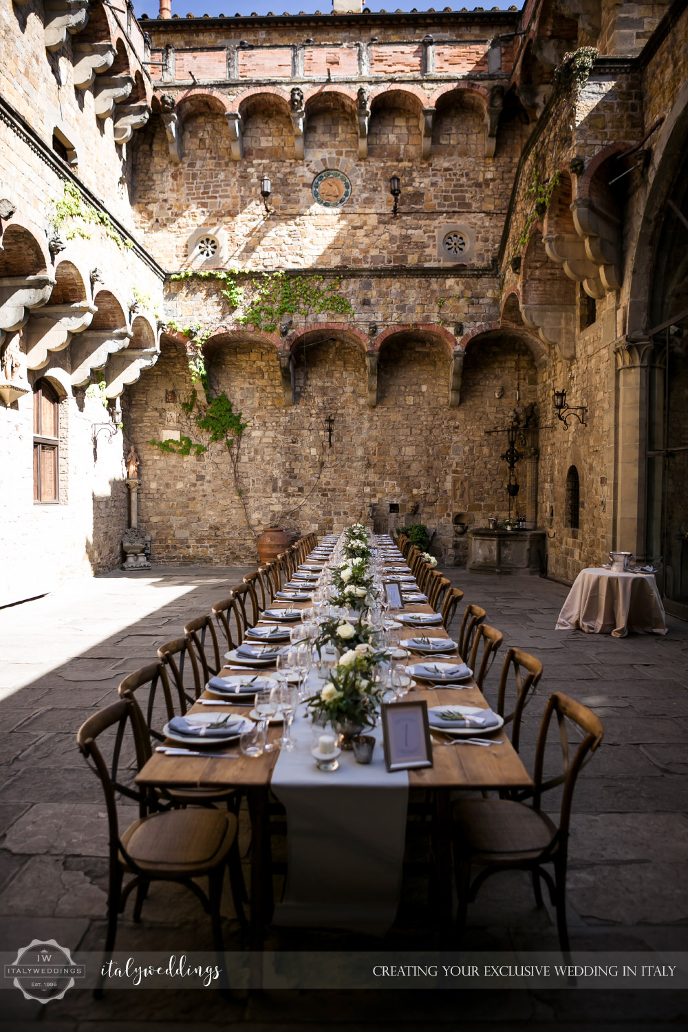 Vincigliata wedding country chic table courtyard