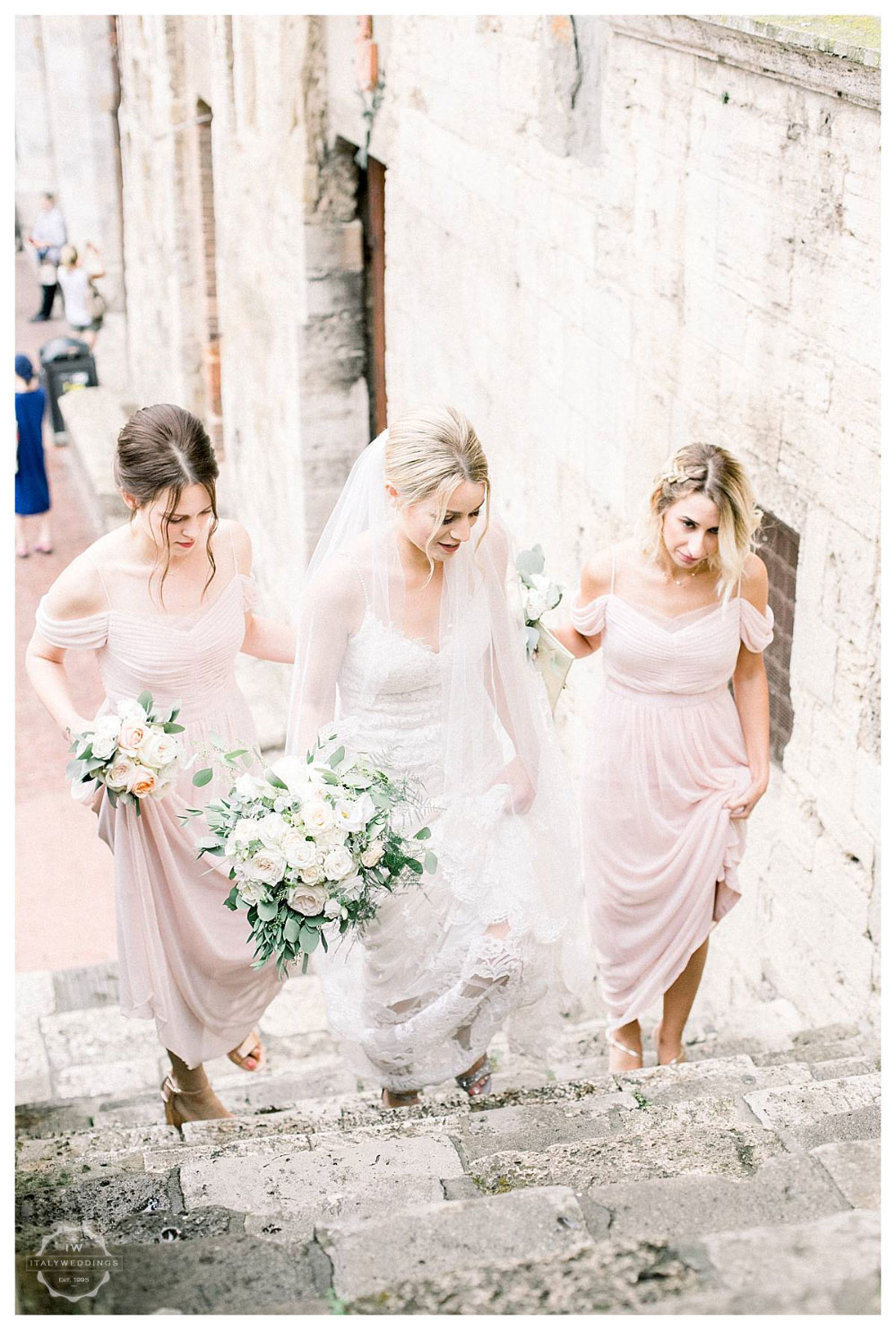 A stunning San Gimignano wedding and Italian wedding party at Stomennano Tuscany