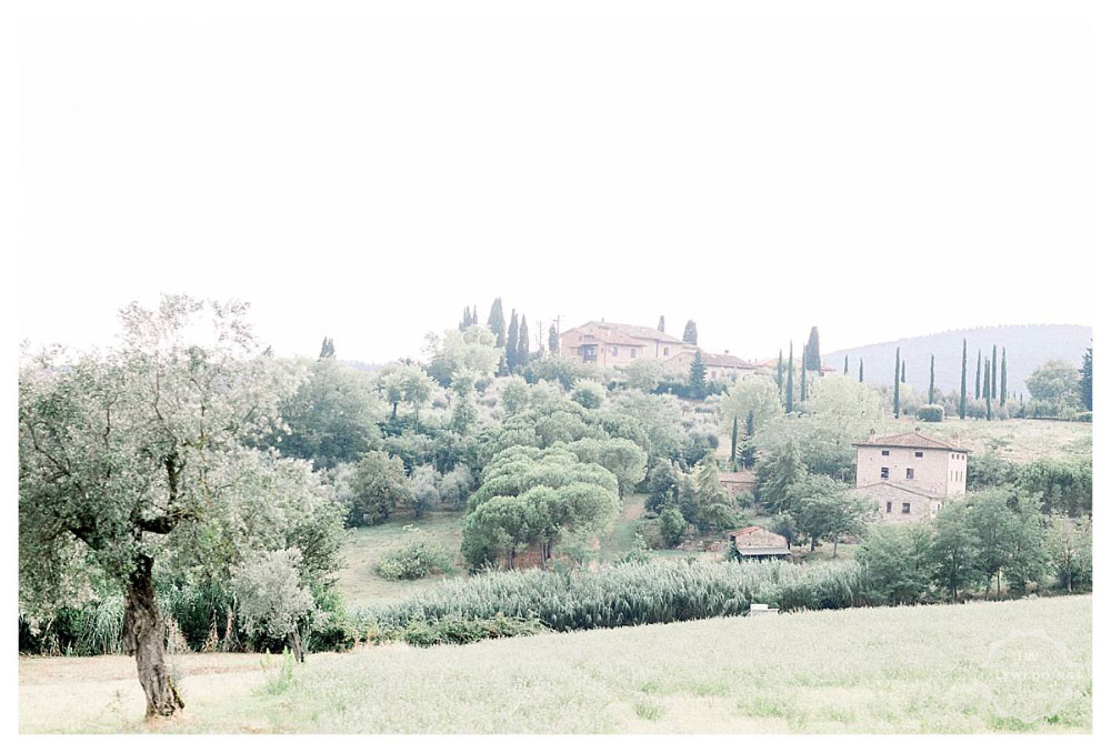 A stunning San Gimignano wedding and Italian wedding party at Stomennano Tuscany