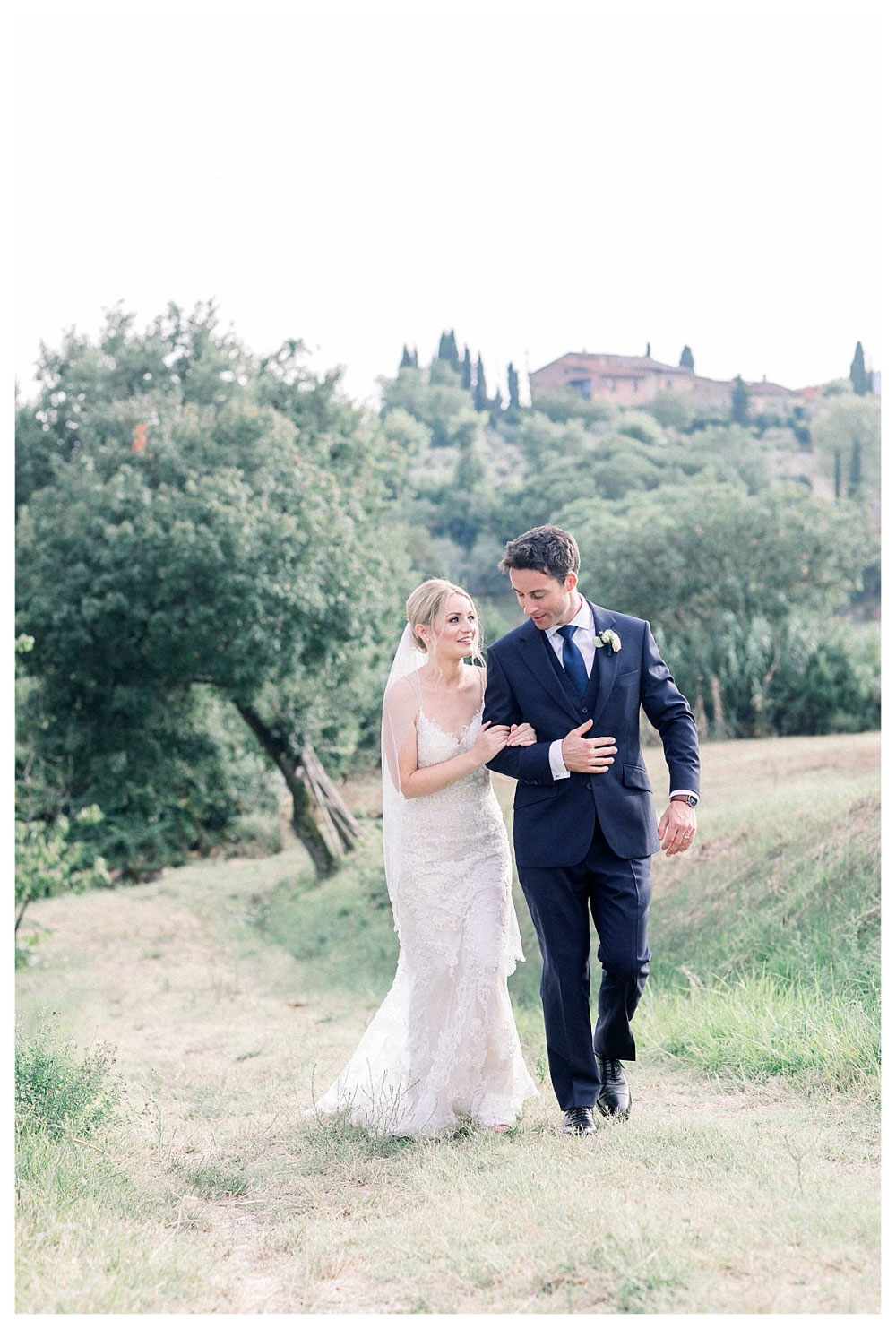 A stunning San Gimignano wedding and Italian wedding party at Stomennano Tuscany