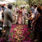 Stunning colorful wedding with strong pinks and reds in Tuscany