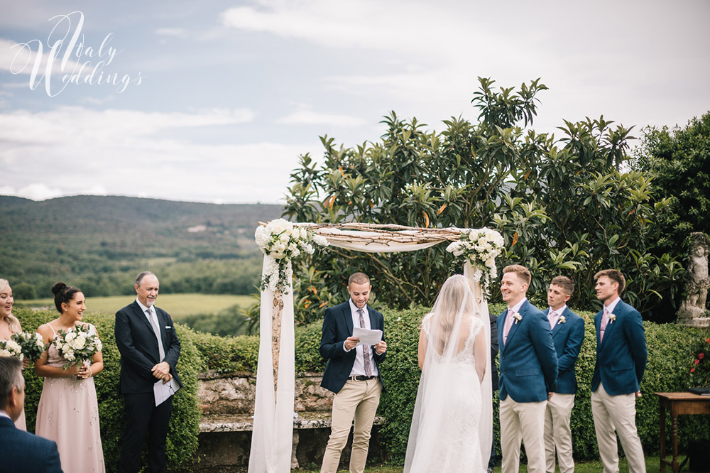 Wedding ceremony Stomennano Monteriggioni in Tuscany