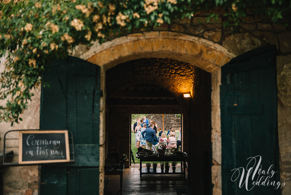 Wedding ceremony Stomennano Monteriggioni in Tuscany