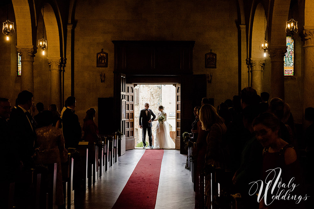 Catholic wedding in Tuscany and reception at Borgo Stomennano