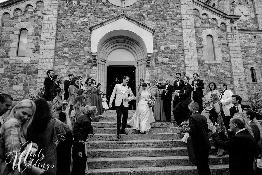 Catholic wedding in Tuscany and reception at Borgo Stomennano