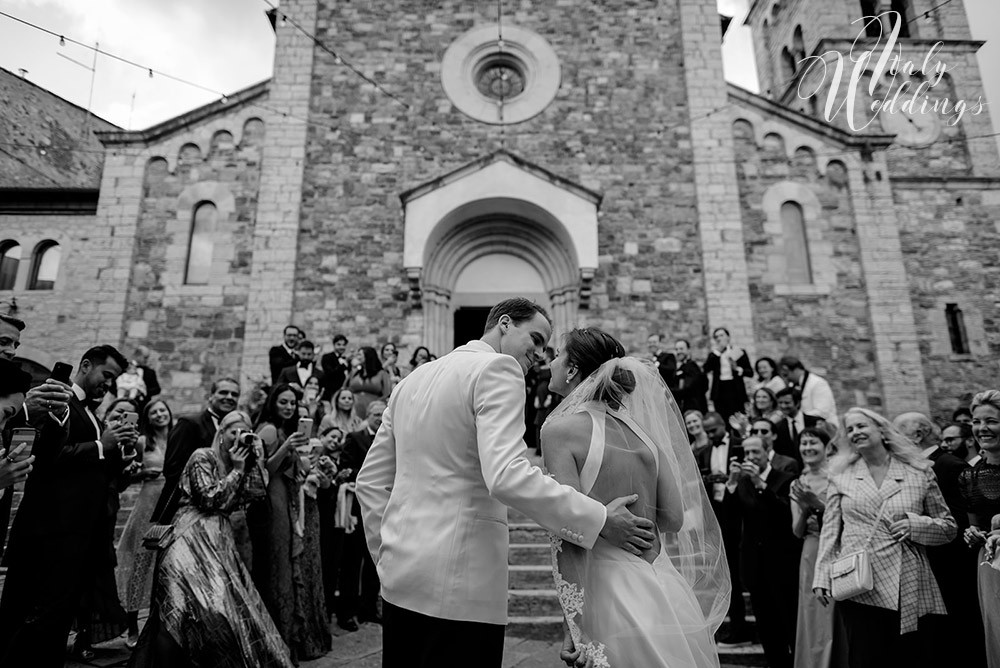 Catholic wedding in Tuscany and reception at Borgo Stomennano