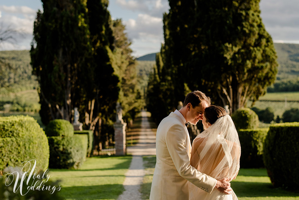 Catholic wedding in Tuscany and reception at Borgo Stomennano