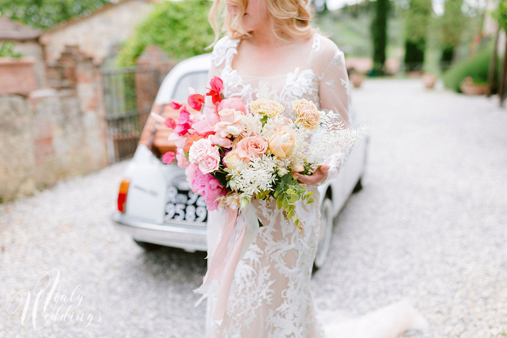 Dreamy vllla blessing in Tuscany bridal style