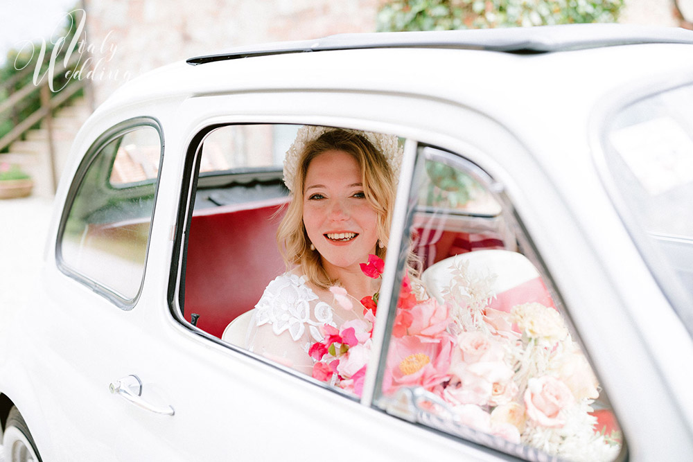 Dreamy vllla blessing in Tuscany bridal style