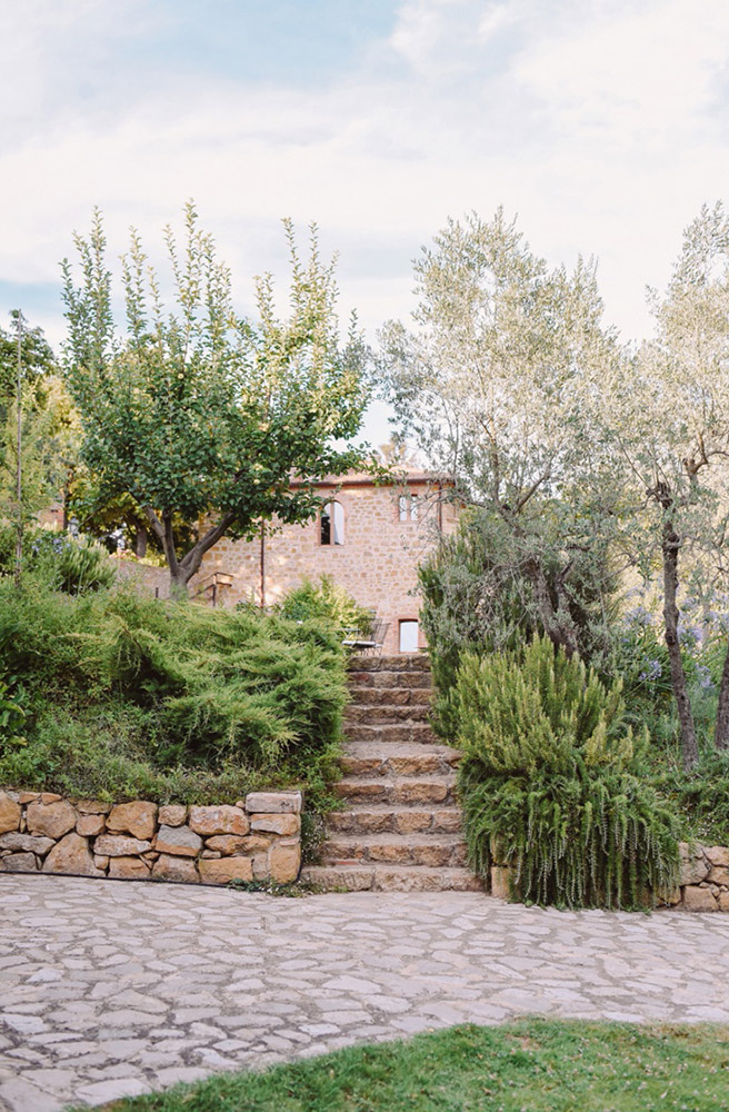 Tuscany romantic small wedding villa gardens