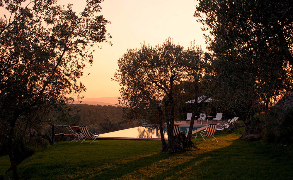 Tuscany romantic small wedding villa pool