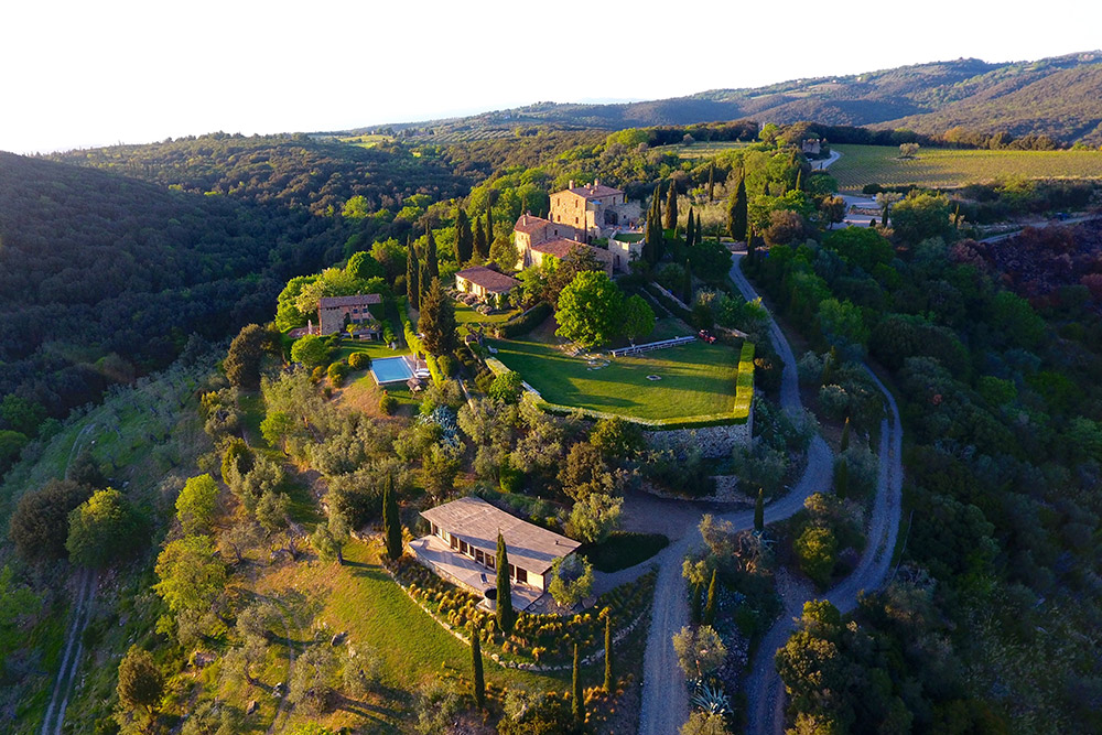 Southern Tuscany medieval hotel for weddings