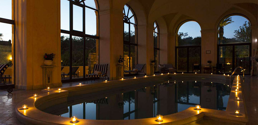 Coastal villa near Rome wedding venue pool