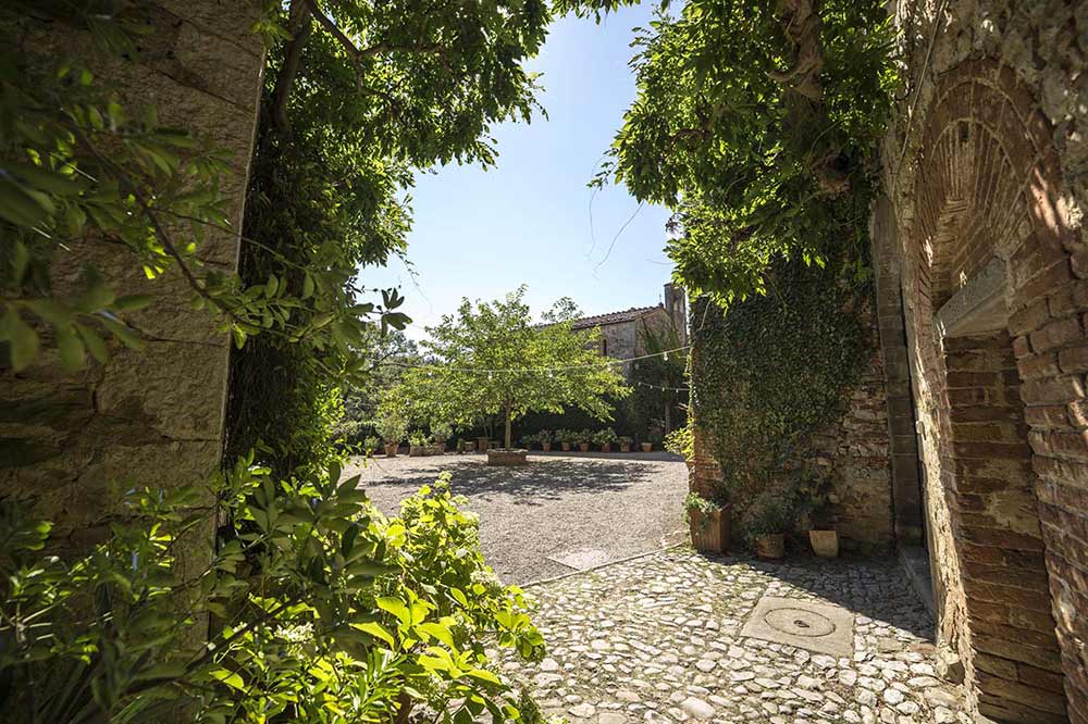 Castle in Siena countryside wedding venue courtyard