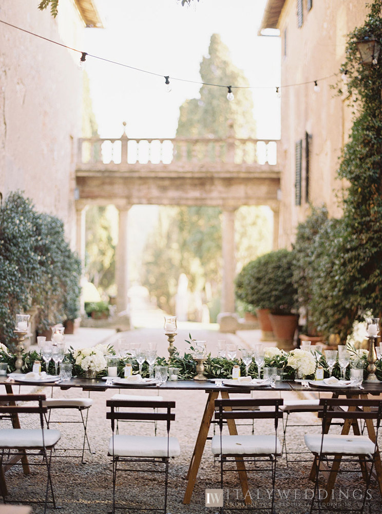 Villa Stomennano wedding formal countryside event in Tuscany tables