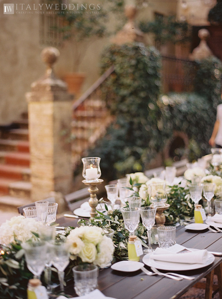 Villa Stomennano wedding formal countryside event in Tuscany table