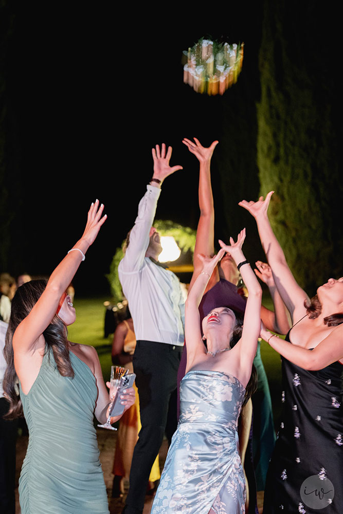 Villa Cetinale Catholic wedding bouquet toss