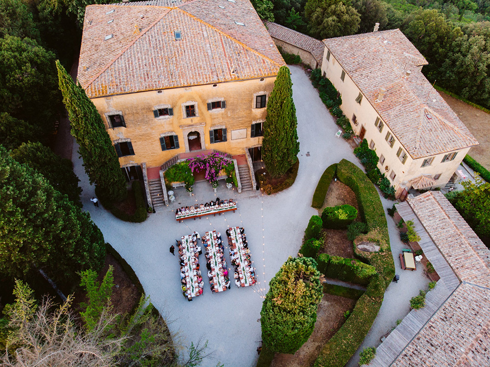 Villa Ulignano relaxed fun friendly wedding