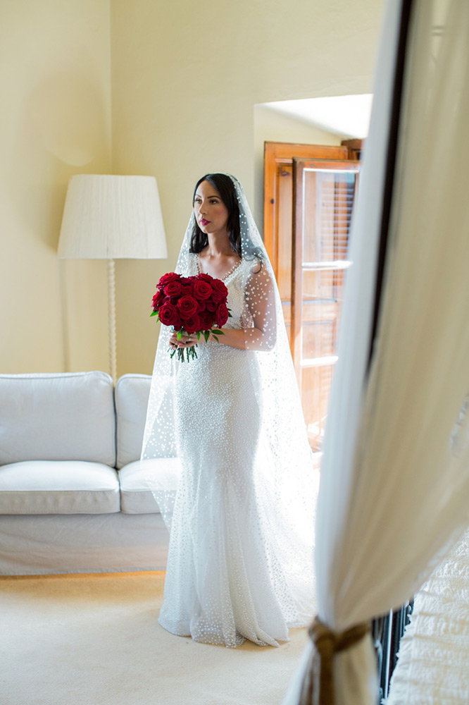 Pure white and sparkling blessing in Villa Ulignano Tuscany