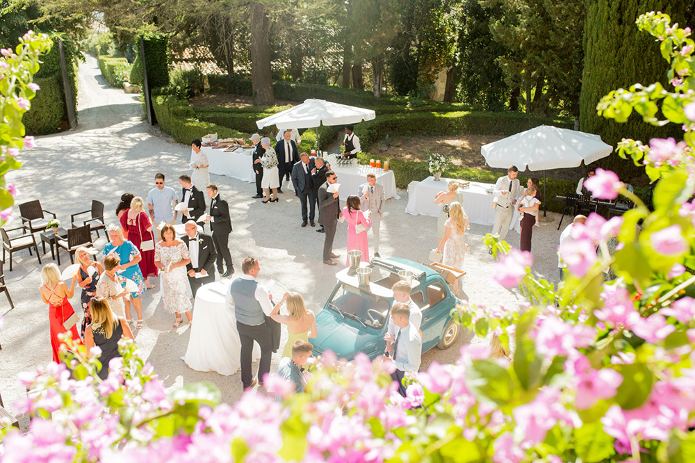 Pure white and sparkling blessing in Villa Ulignano Tuscany