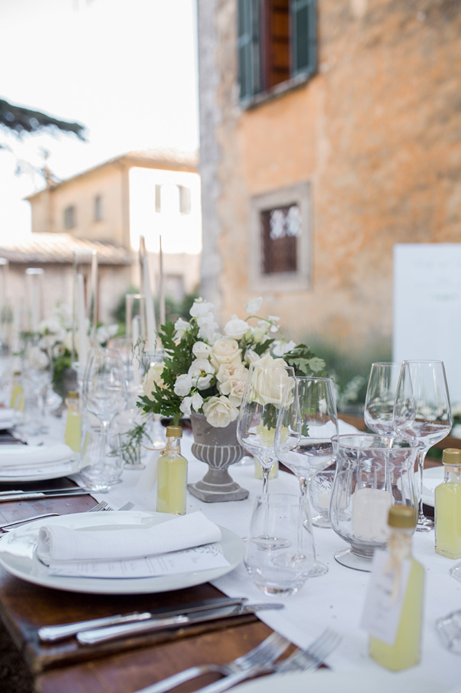Pure white and sparkling blessing in Villa Ulignano Tuscany