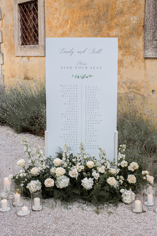 Pure white and sparkling blessing in Villa Ulignano Tuscany