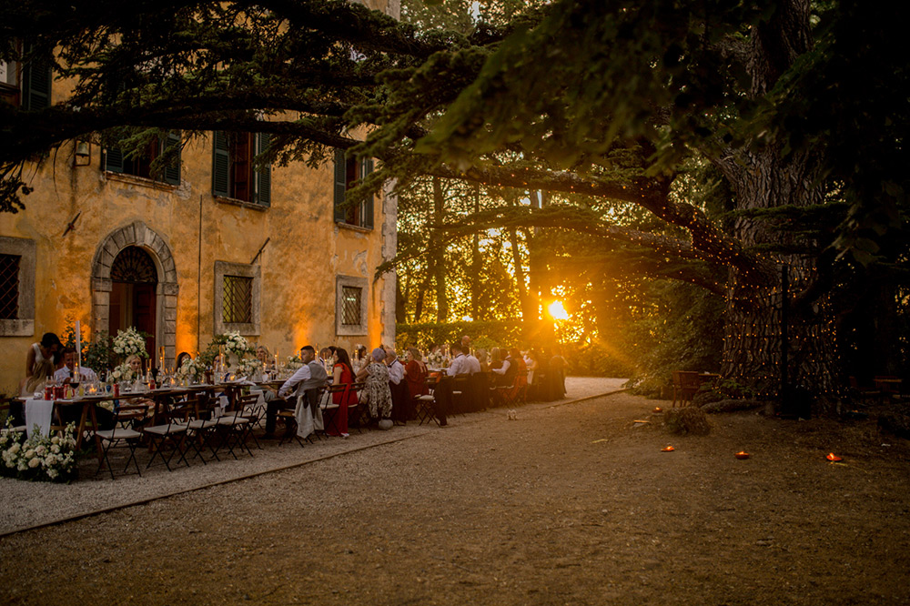 Pure white and sparkling blessing in Villa Ulignano Tuscany