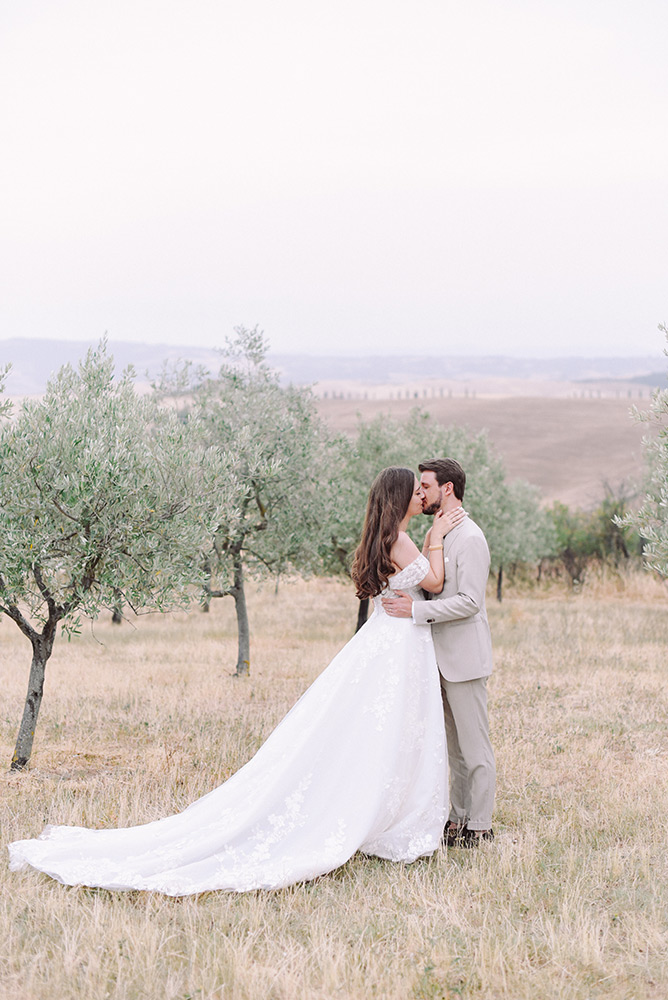 Colourful rustic wedding in southern Tuscany