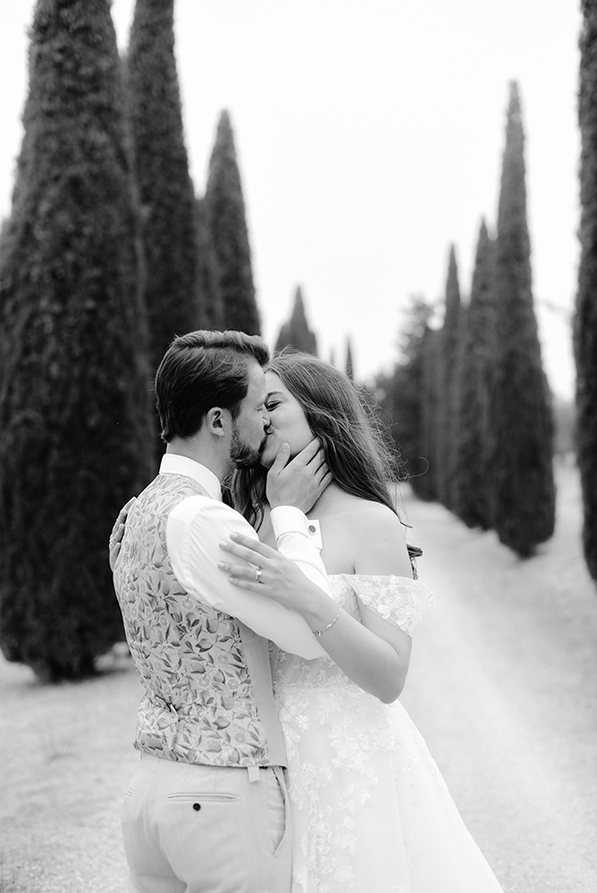 Colourful rustic wedding in southern Tuscany