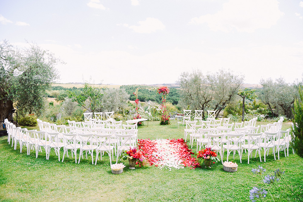 Colourful rustic wedding in southern Tuscany