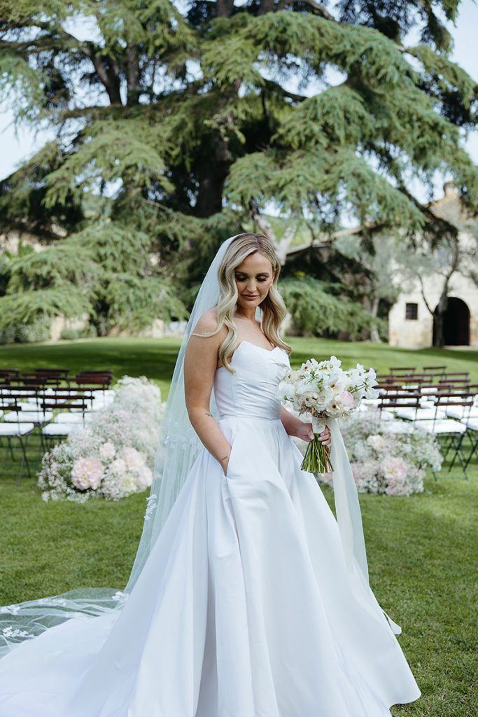 A soft white themed event in Southern Tuscany