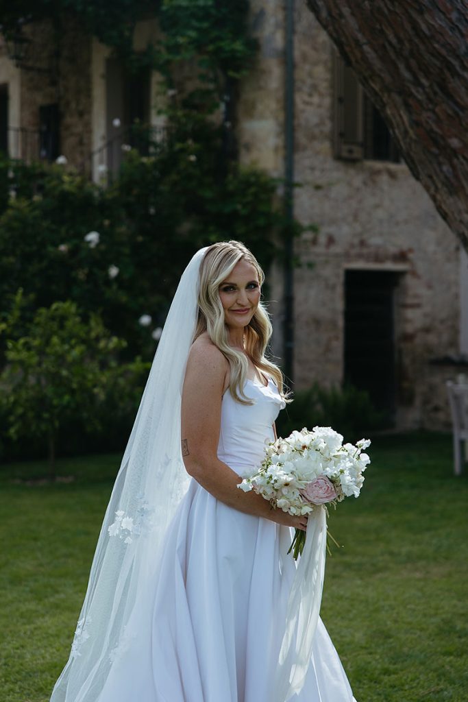 A soft white themed event in Southern Tuscany