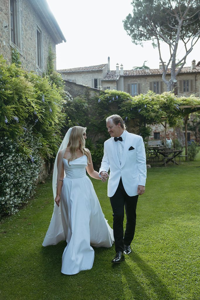 A soft white themed event in Southern Tuscany