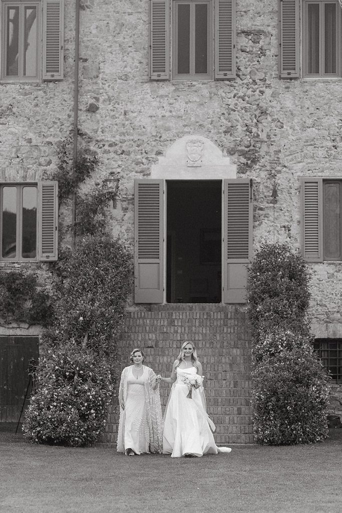 A soft white themed event in Southern Tuscany