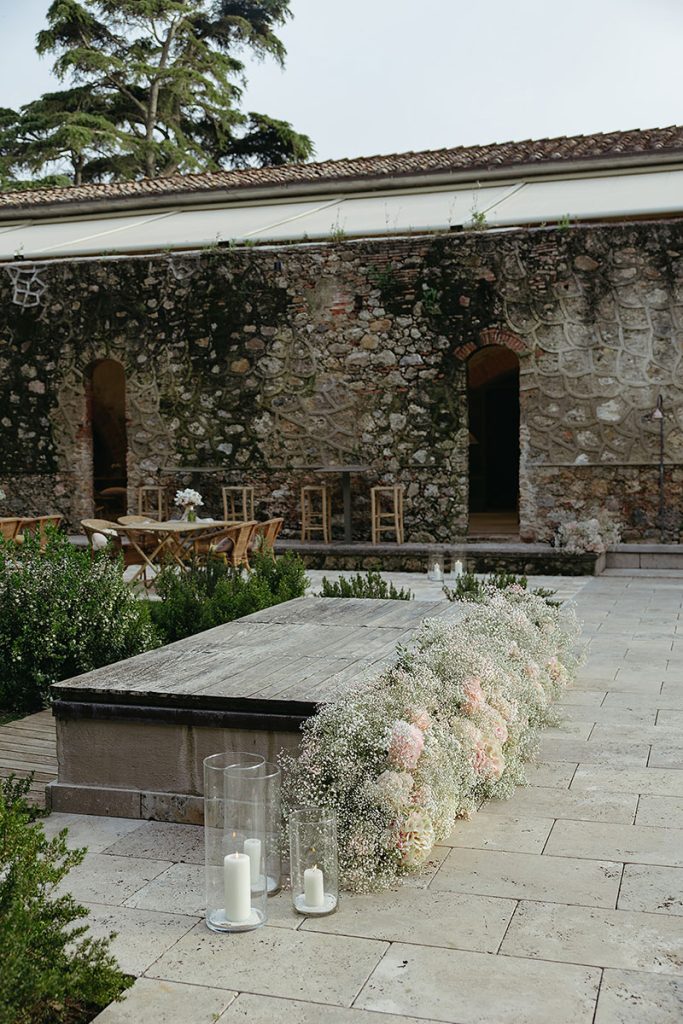 A soft white themed event in Southern Tuscany