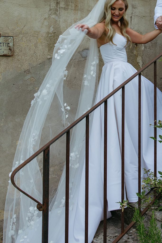 A soft white themed event in Southern Tuscany