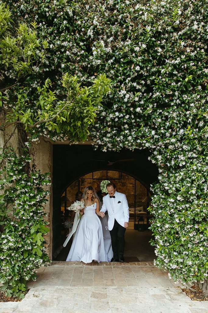 A soft white themed event in Southern Tuscany