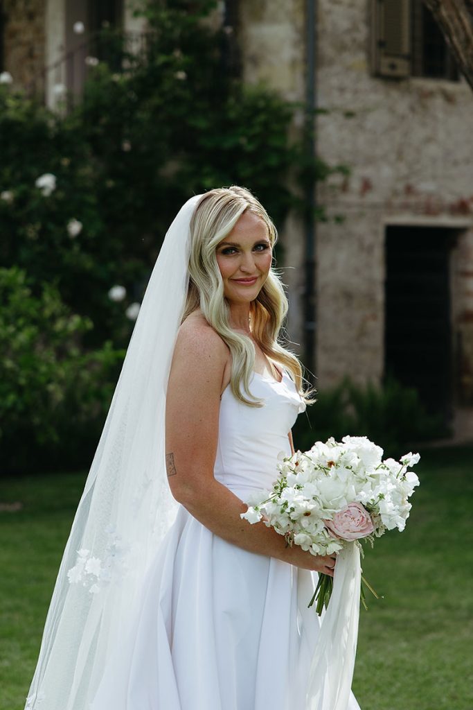 A soft white themed event in Southern Tuscany