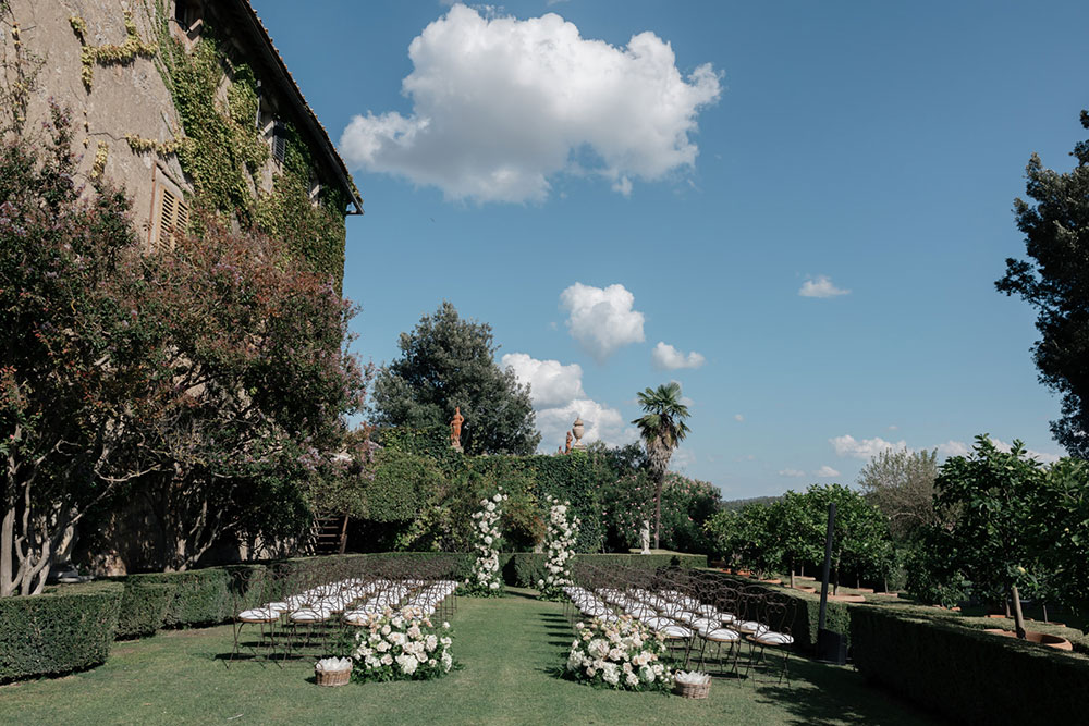 A symbolic blessing at Villa Stomennano