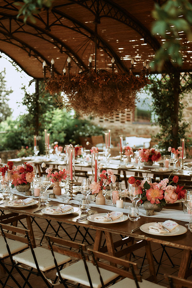 Red and Coral themed event in Tuscany